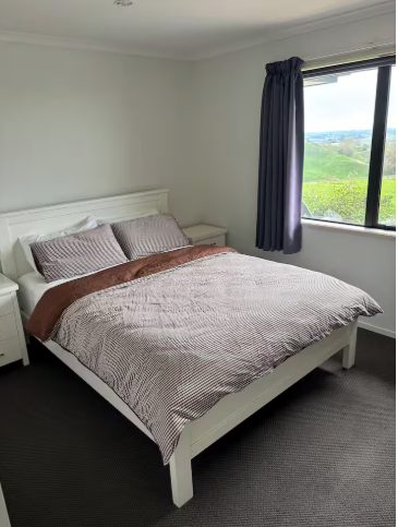 A queen bedroom